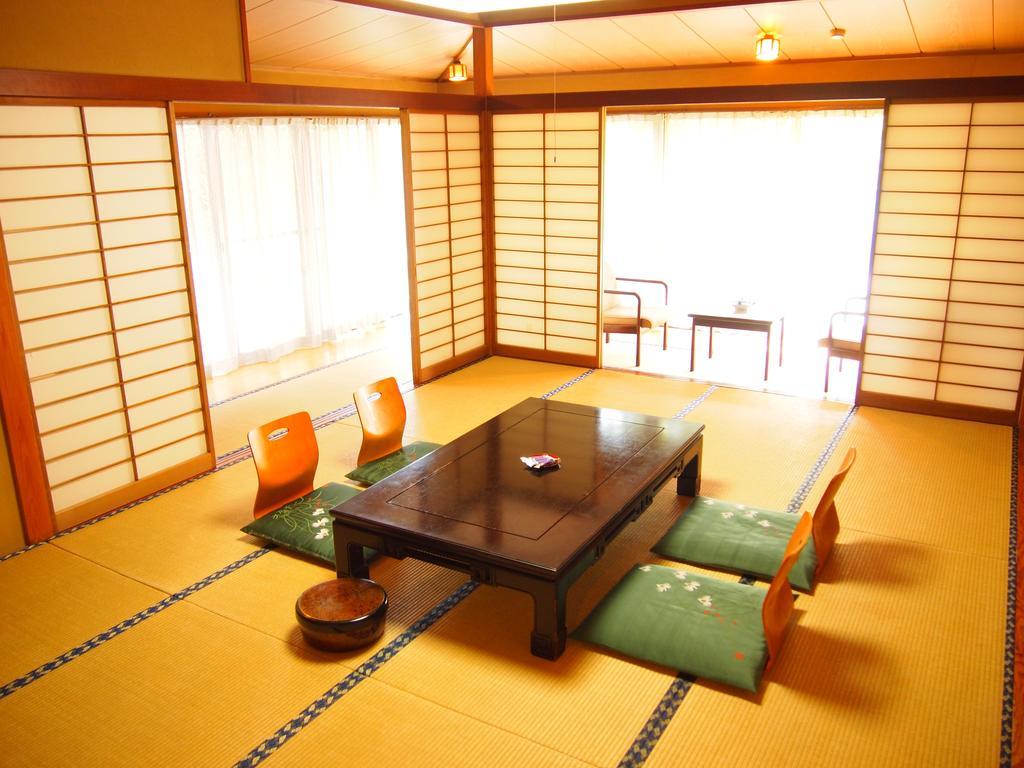 Hotel Ukai Fuefuki Quarto foto